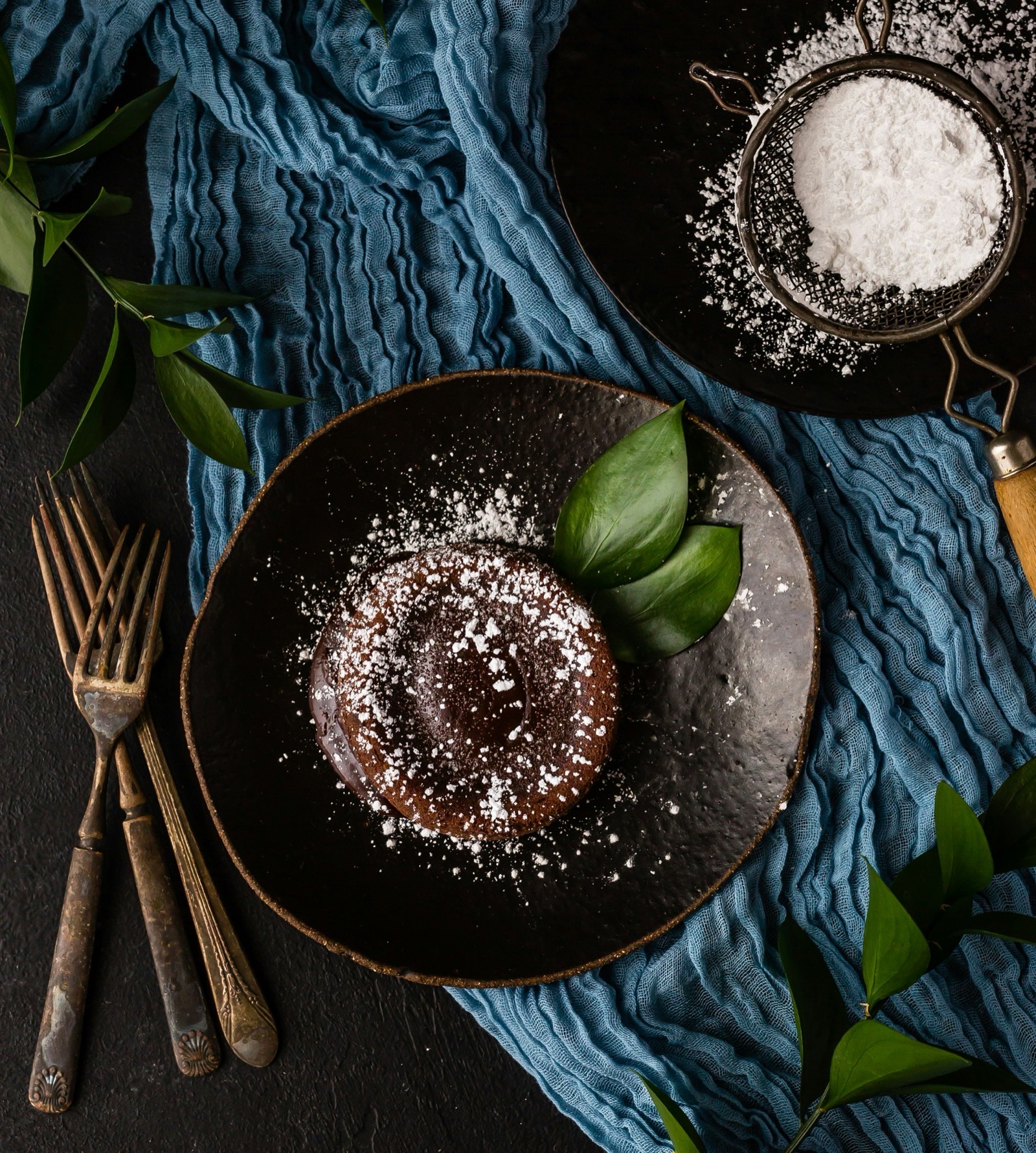 chokladfondant på ett träbord