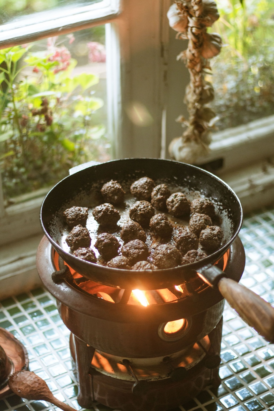 köttbullar med gräddsås och lingonsylt