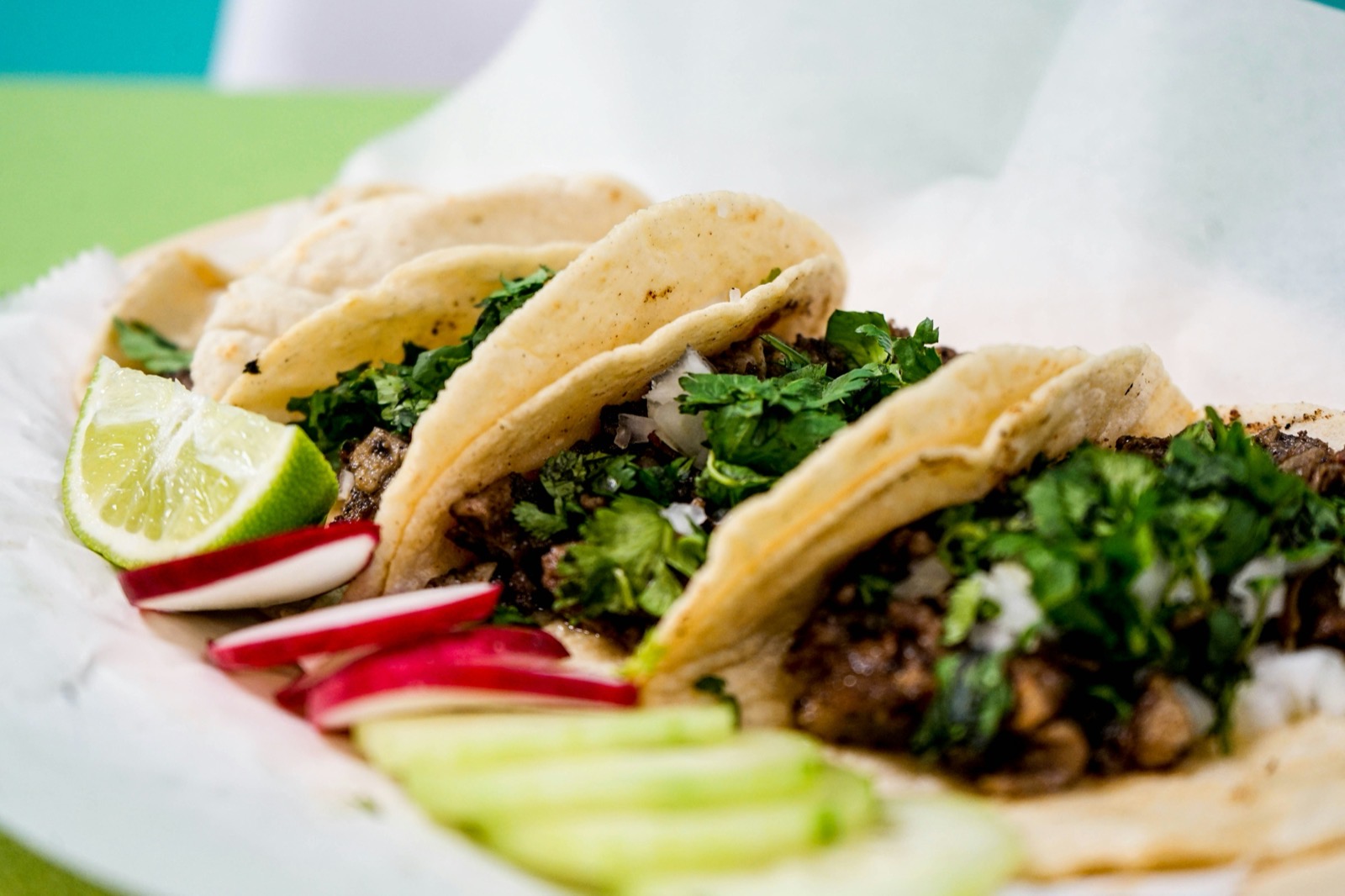 taco på ett träbord