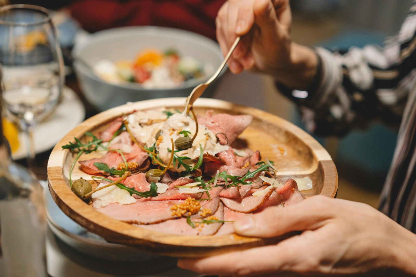 Vitello tonnato – tunna skivor kalvkött med krämig tonfisksås och kapris
